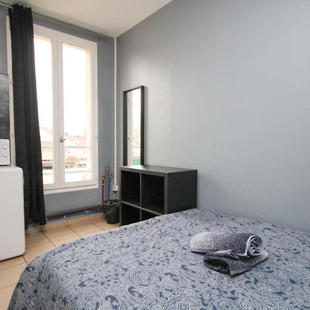 02 - Chambre Avec Lit Double Et Sdb Prive Wifi Saint-Denis (Seine-Saint-Denis) Exterior foto