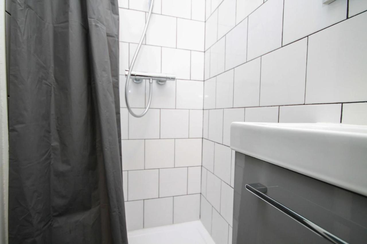 02 - Chambre Avec Lit Double Et Sdb Prive Wifi Saint-Denis (Seine-Saint-Denis) Exterior foto